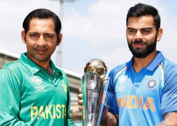 IND vs PAK Couples carrying shirts come to the World Cup clash with both India and Pakistan flags